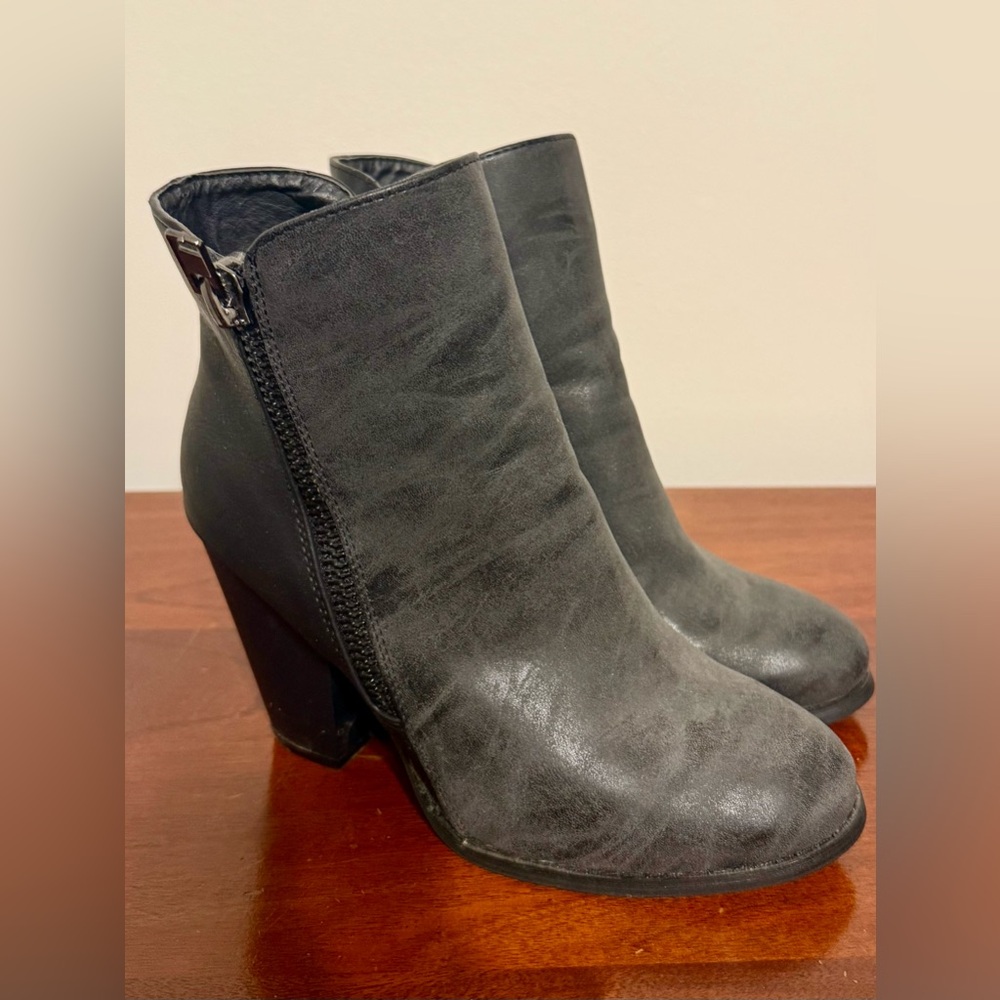 ✨ Swank Ankle Boots - Size 7.5 EUC - Muted Black ✨
